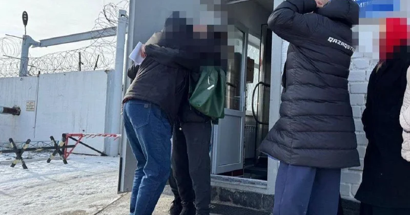 78 летний павлодарец встретил дочь у колонии, несмотря на то, что она его сильно подвела