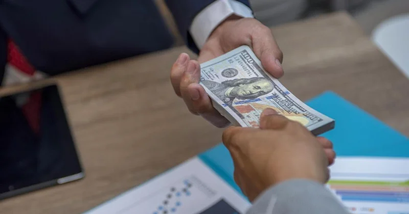 Как правильно покупать доллары в Казахстане, рассказали аналитики
