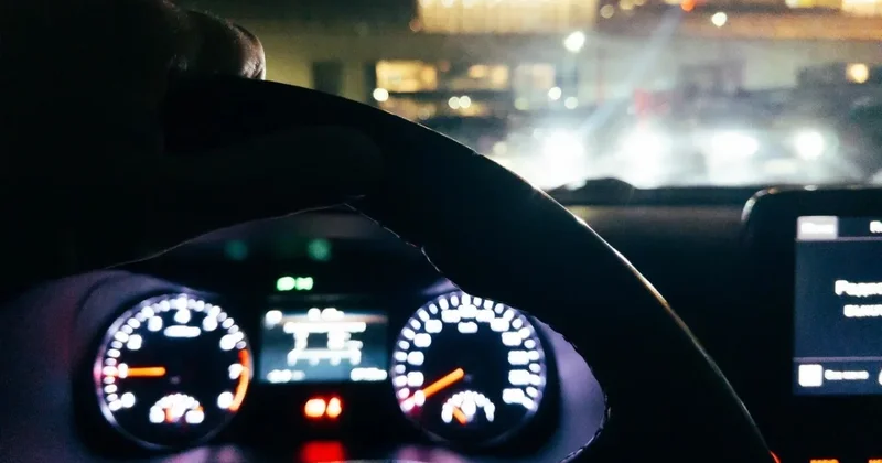 Пьяный водитель в Павлодаре бросил авто и побежал от полицейских