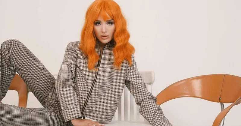 Элизат Берикова появилась на новых фото с огненно рыжими волосами