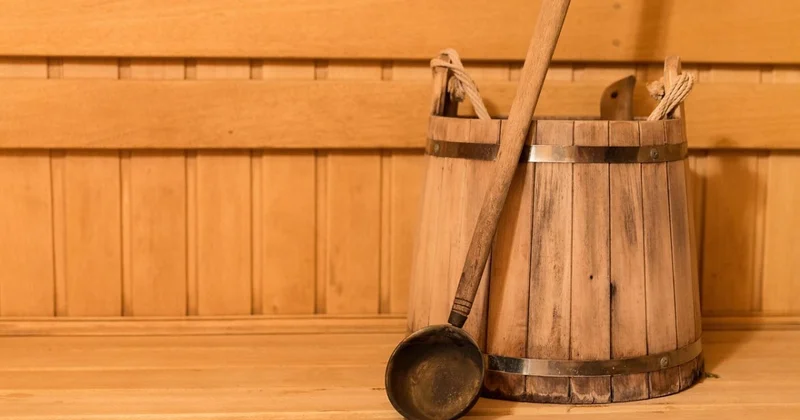 Девушку госпитализировали после купания в уличном чане под Екатеринбургом