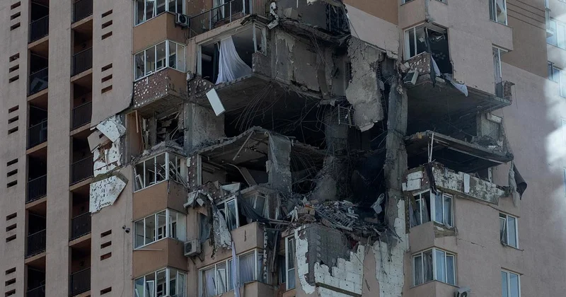 Массированный удар по Украине: в нескольких областях блэкаут, есть погибшие (видео)