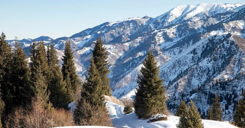 Алматинцев предупредили о риске схода лавин