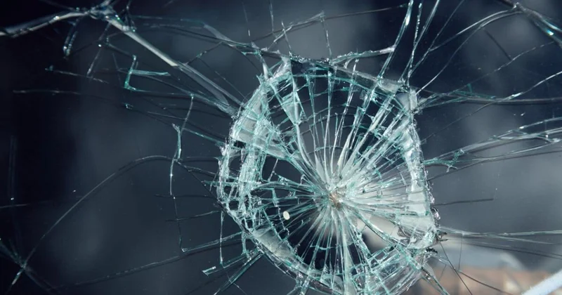 Пять суток ареста за разбитое стекло получил житель Костаная