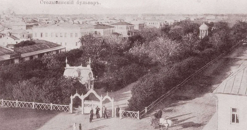 У старинной ротонды