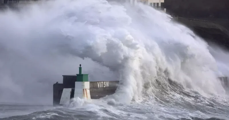 Шторм Горетти оставил без света тысячи домов во Франции (ВИДЕО)