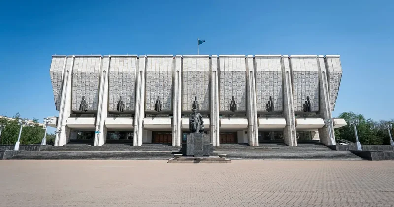 Әуезов театрындағы қайта жаңғырту жұмыстары тоқтап қалды ма?