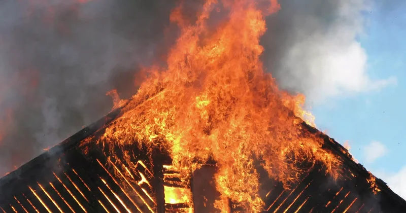 Батыс Қазақстанда тұрғын үйде екі адам өртеніп кетті