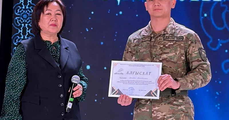 Солдат Нацгвардии из Караганды знает наизусть 50 стихотворений Мукагали Макатаева