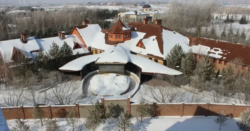 Нет денег на ремонт: особняк Карима Масимова по прежнему пустует