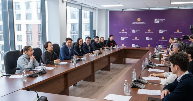 Ұлттық волонтерлік желі конституциялық реформаны қолдап, қазақстандықтарға үндеу жасады