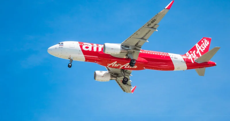 Ұшақ Тынық мұхиты үстінде бағытын өзгертіп, дабыл белгісін берді