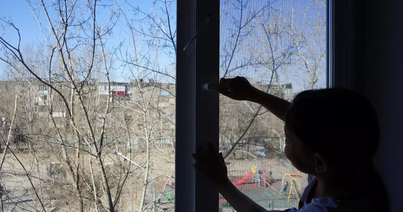 Тараз тұрғыны екі баласын бесінші қабаттан лақтырып жіберді тергеу басталды