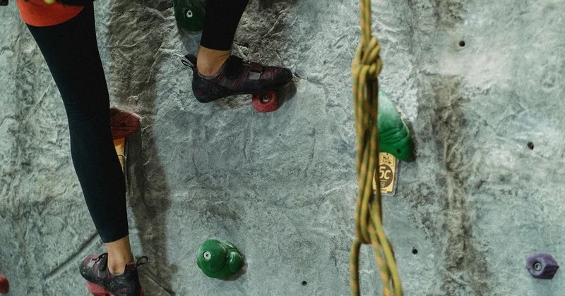 Инструктор по скалолазанию сорвалась с высоты в Акмолинской области