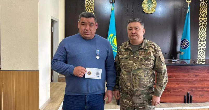 Балаларды өрттен құтқарып қалған мектеп мұғалімі марапатталды