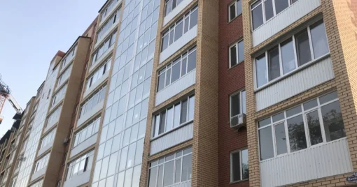 Двух малолетних детей выбросила мать из окна пятого этажа в Таразе