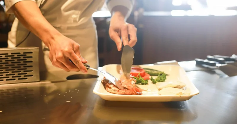 Мужчина угрожал натравить госорганы на владельцев ресторанов в Шымкенте