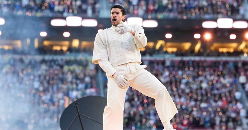 Вместе мы Америка . Рэпер Bad Bunny выступил на Супербоуле на испанском языке и разозлил Трампа