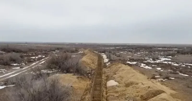 Су қайта оралады: Жамбыл облысында каналдарды тазалау 10 жылдан кейін қайта басталды