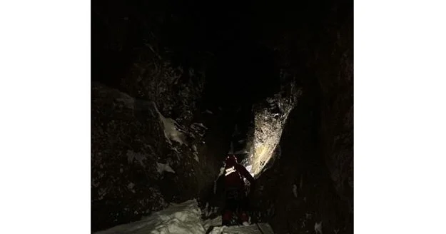 SOS сигналы ажалдан арашалады: Алматы тауларында жартаста тұрып қалған азамат құтқарылды