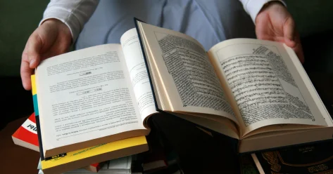 В Кыргызстане требуют взять под контроль типографий из за роста религиозной литературы