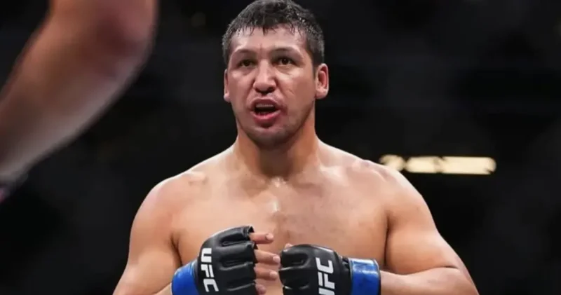 “Мерзімінен бұрын жеңуім керек еді“: Нұрғожай UFC дегі алғашқы жеңісінен кейін пікір білдірді