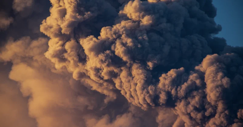 Сообщения о кислотных облаках из Ирана , якобы идущих на Центральную Азию, опровергли в Казахстане