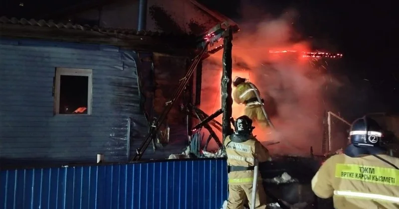 Огонь охватил частный дом в Акмолинской области