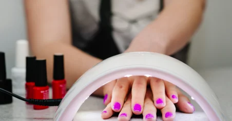 Чем гель лак может быть опасен для здоровья ногтей