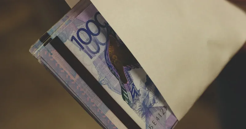 Абай облысында танысына сенген тұрғын жарты млн теңгесінен айырылды