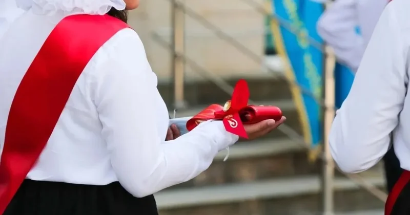 В Алматы пожаловались на сборы до 200 тысяч тенге на выпускной