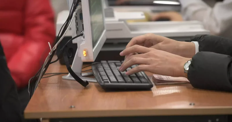 Ақтөбедегі ХҚКО да шетелдіктерге жалған құжат жасағандар ұсталды (ВИДЕО)