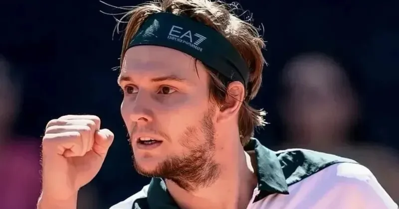 Бублик уверенно ворвался в четвертьфинал Masters в Монте Карло