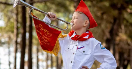 Октябрят и пионеров предложили вернуть в России