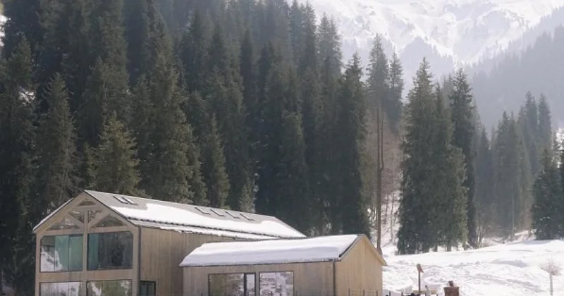 Убери мусор и получи кофе: экоакцию запустили в горах Алматы