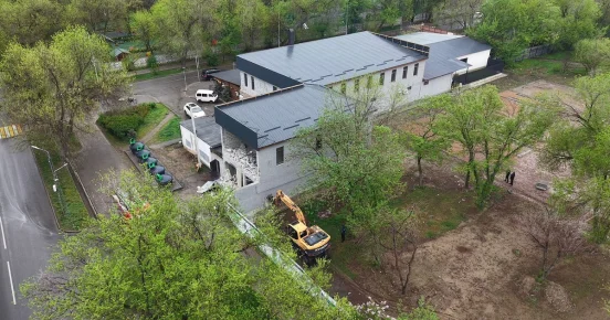 Двухэтажную пристройку к кафе снесли в Алматы