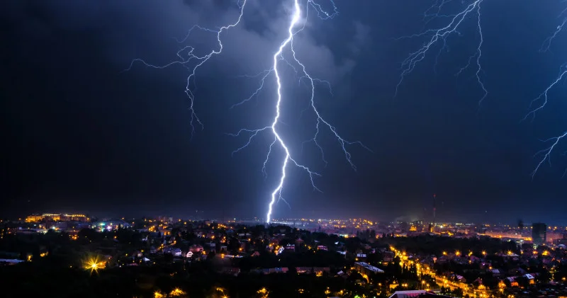 Алматыда найзағай ойнап, кей жерлерде қар жаууы күтіледі