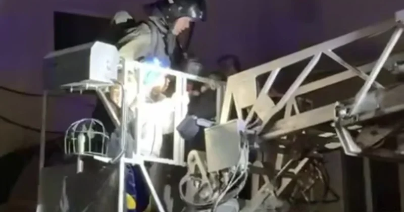 Четверых детей и мужчину спасли из горящей пятиэтажки в Сатпаеве