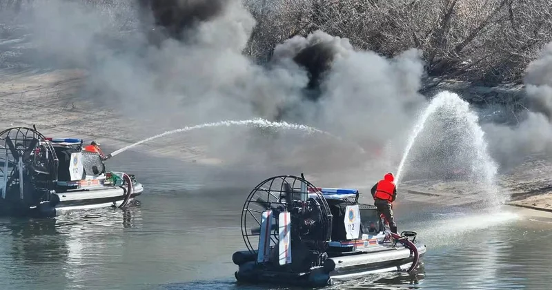 Учения с использованием аэролодок провели спасатели МЧС