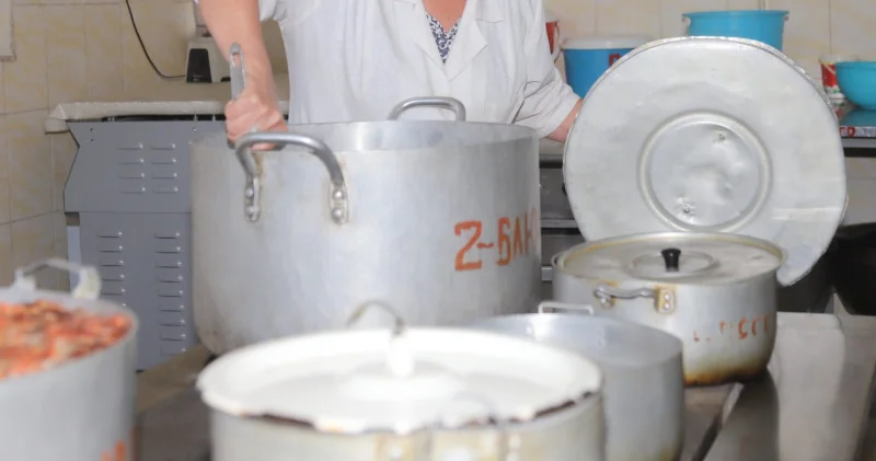 Қостанай облысында туберкулезбен ауыратын әйел мектеп асханасында жұмыс істеген