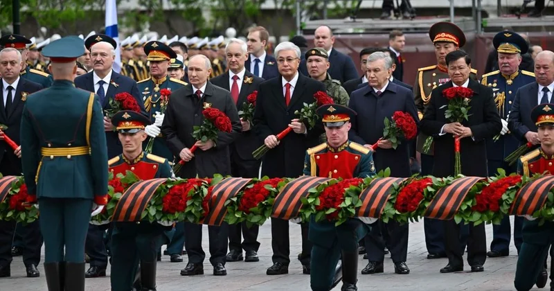 Токаев возложил цветы к могиле Неизвестного солдата в Москве (фото)