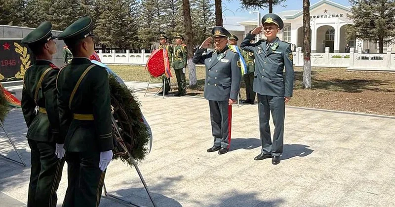 Әскери дипломаттар Қытайда қаза тапқан жауынгерлердің рухына тағзым етті
