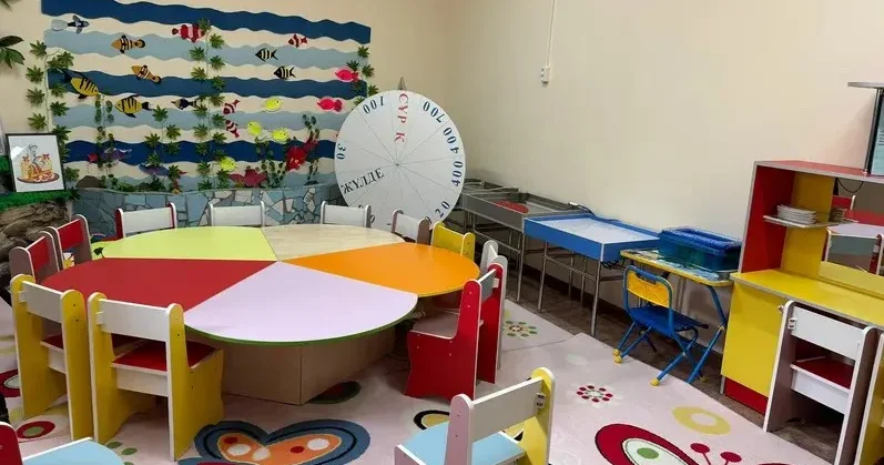 Балабақшада 16 бүлдіршінді ұрып соғып, азаптаған тәрбиеші сотталды
