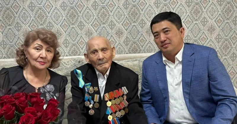 AMANAT партиясының Хатшысы Ержан Жылқыбаев Ұлы Отан соғысының ардагері Рзағұл Байкешевті құттықтады
