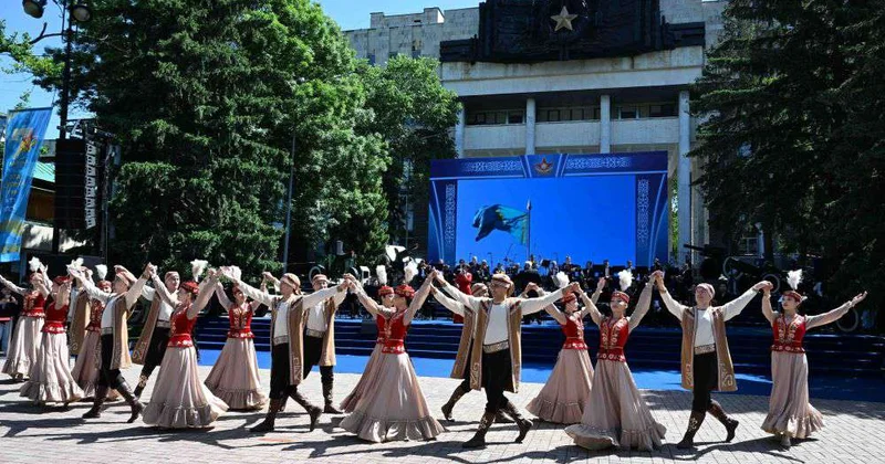 Виден флаг теперь издалека