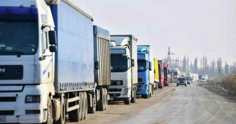 Очереди образовались на границе Казахстана и Узбекистана