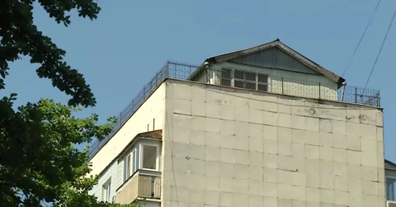 Многоэтажка с частным домом на крыше в Алматы: почему строение не сносят, пояснили эксперты