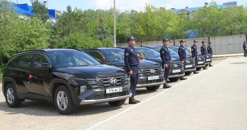 Ақтөбеде ұландық сарбаздарға жаңа қызметтік автокөліктер табысталды