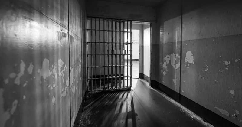 За повторные случаи сталкинга в Казахстане хотят лишать свободы