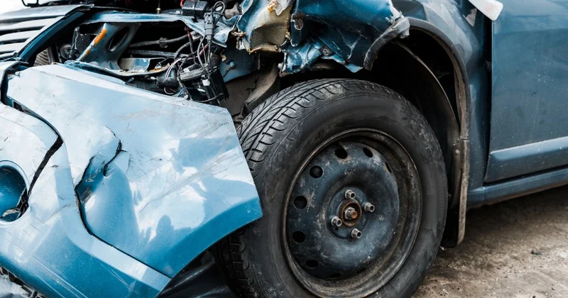 Водитель Audi сбил пешеходов и въехал в припаркованное авто в Алматы: пятеро пострадали